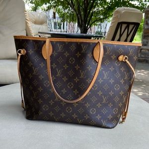 Louis Vuitton Neverfull MM tote bag.